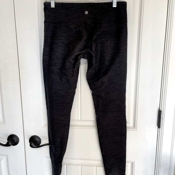 Reposhing Size 6 Lululemon low rise leggings - Picture 2 of 2